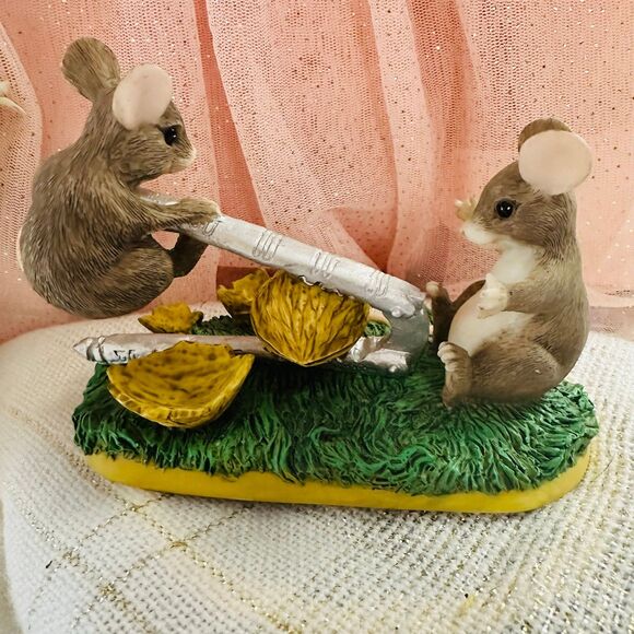 Charming Tails Lets Get Cracking Figurine - Picture 5 of 6